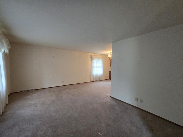 14800 W Fenway DRIVE, New Berlin, WI 53151