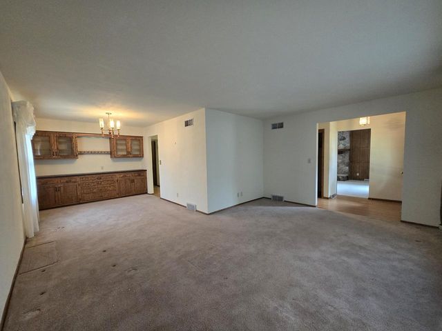 14800 W Fenway DRIVE, New Berlin, WI 53151