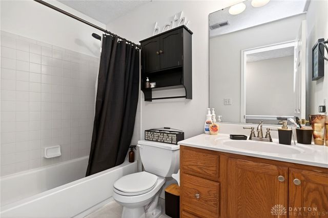 7 W Long Meadow Drive, Springboro, OH 45066