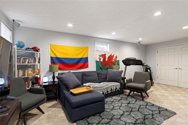 7 W Long Meadow Drive, Springboro, OH 45066