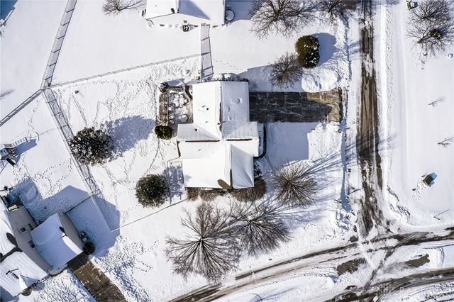 7 W Long Meadow Drive, Springboro, OH 45066