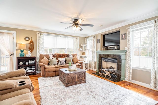 406 WOODLAND DR, Luray, VA 22835