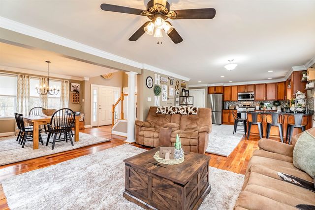 406 WOODLAND DR, Luray, VA 22835