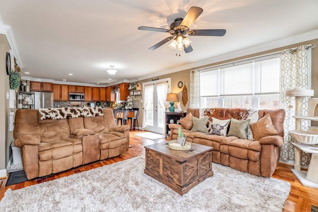 406 WOODLAND DR, Luray, VA 22835