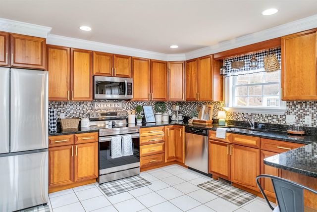 406 WOODLAND DR, Luray, VA 22835