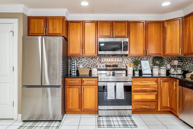 406 WOODLAND DR, Luray, VA 22835