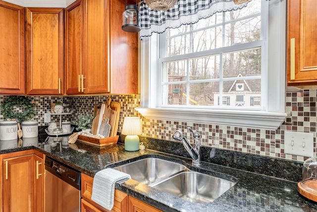 406 WOODLAND DR, Luray, VA 22835