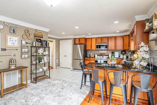 406 WOODLAND DR, Luray, VA 22835