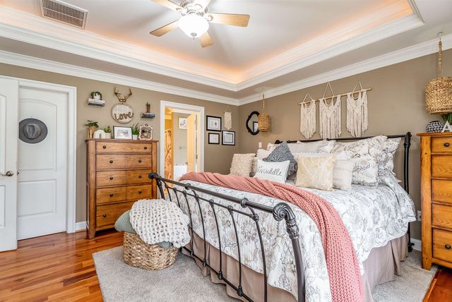 406 WOODLAND DR, Luray, VA 22835