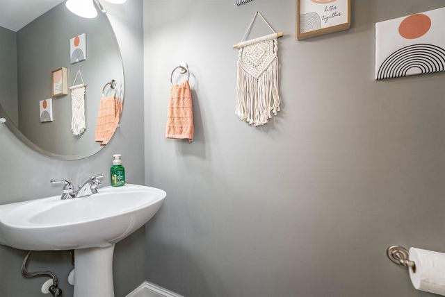 406 WOODLAND DR, Luray, VA 22835