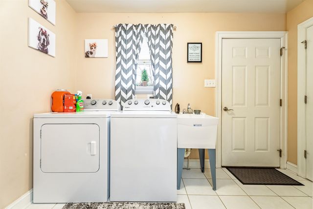 406 WOODLAND DR, Luray, VA 22835