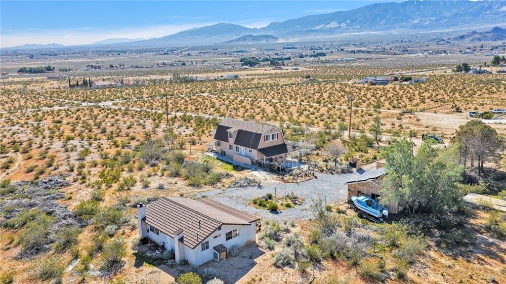 Image 2 of property listing at 31420 Rabbit Springs Lane, Lucerne Valley, CA 92356