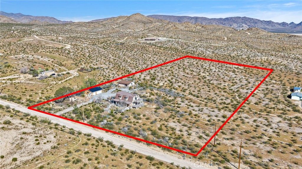 Image 41 of property listing at 31420 Rabbit Springs Lane, Lucerne Valley, CA 92356
