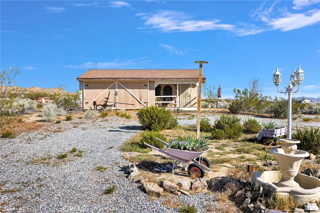 Image 49 of property listing at 31420 Rabbit Springs Lane, Lucerne Valley, CA 92356