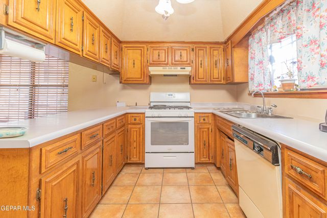 11737 ROGER CHAFFEE Lane, El Paso, TX 79936