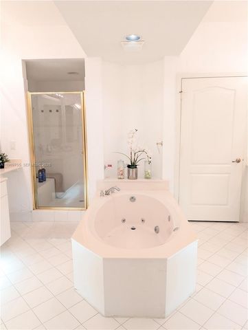 10710 NW 66th St 202, Doral, FL 33178