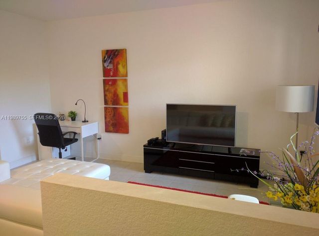 10710 NW 66th St 202, Doral, FL 33178