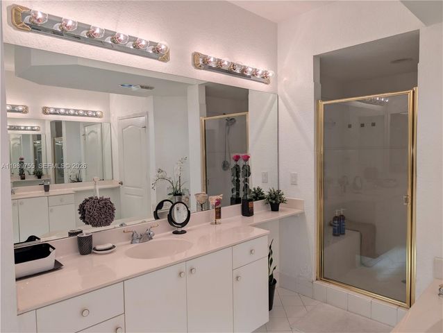 10710 NW 66th St 202, Doral, FL 33178