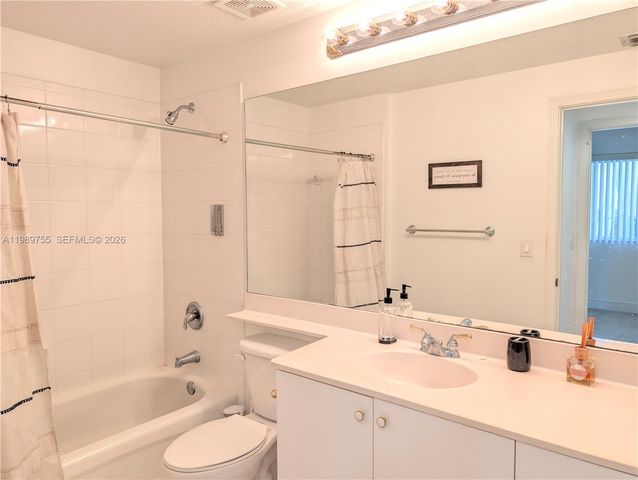 10710 NW 66th St 202, Doral, FL 33178