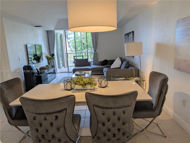 10710 NW 66th St 202, Doral, FL 33178