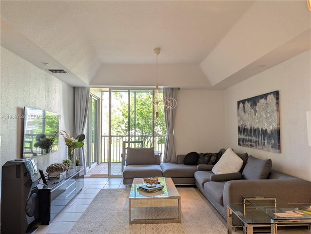 10710 NW 66th St 202, Doral, FL 33178