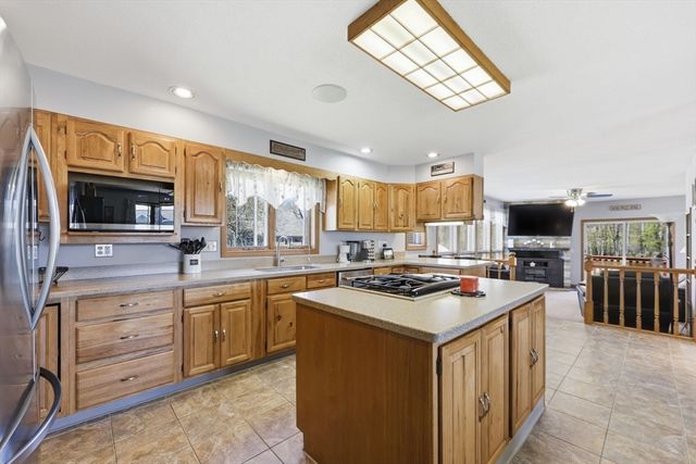 54 Helen St, Chicopee, MA 01020