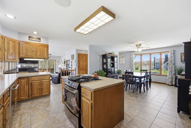 54 Helen St, Chicopee, MA 01020