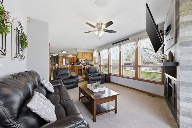 54 Helen St, Chicopee, MA 01020