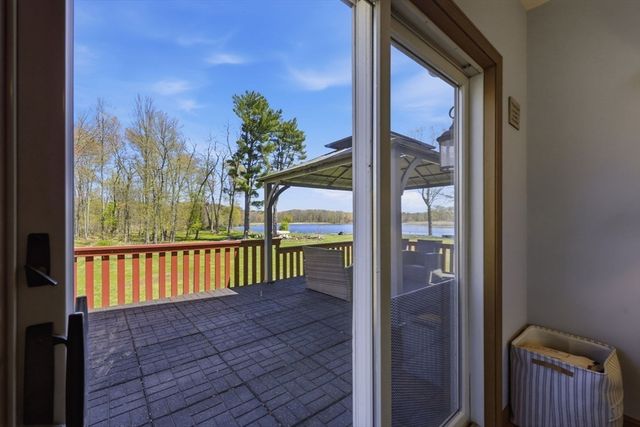 54 Helen St, Chicopee, MA 01020