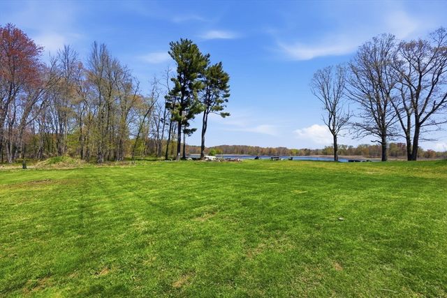 54 Helen St, Chicopee, MA 01020