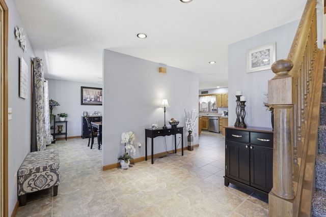 54 Helen St, Chicopee, MA 01020