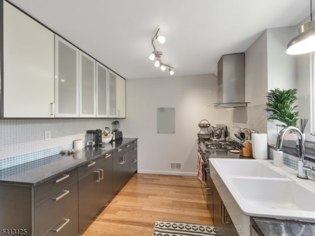 103 Park Ave A6, Summit City, NJ 07901