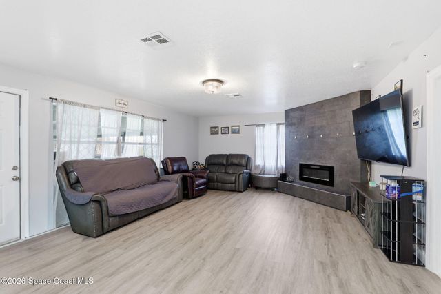 588 Audubon Avenue NE, Palm Bay, FL 32907