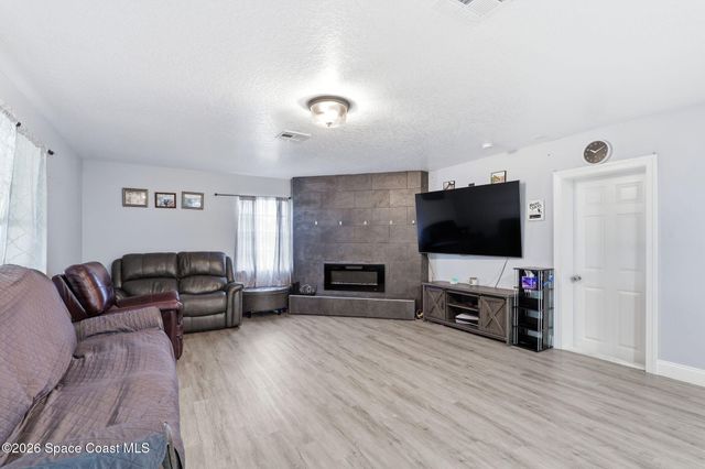 588 Audubon Avenue NE, Palm Bay, FL 32907