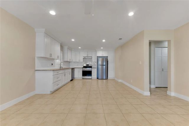 22052 Cantlay Street, Canoga Park, CA 91303