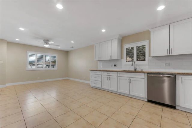 22052 Cantlay Street, Canoga Park, CA 91303