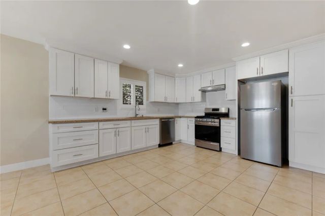 22052 Cantlay Street, Canoga Park, CA 91303