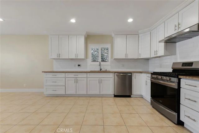 22052 Cantlay Street, Canoga Park, CA 91303