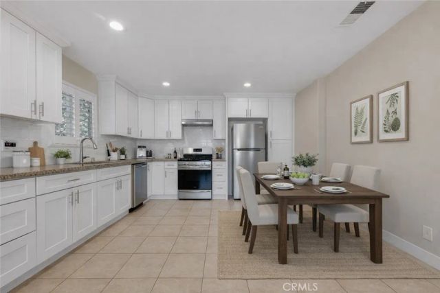 22052 Cantlay Street, Canoga Park, CA 91303