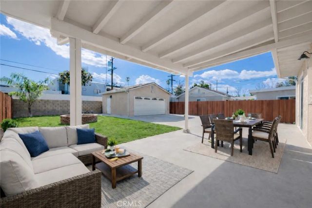 22052 Cantlay Street, Canoga Park, CA 91303