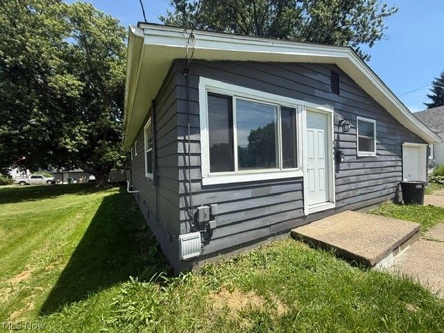 2646 Harmont Avenue NE, Canton, OH 44705