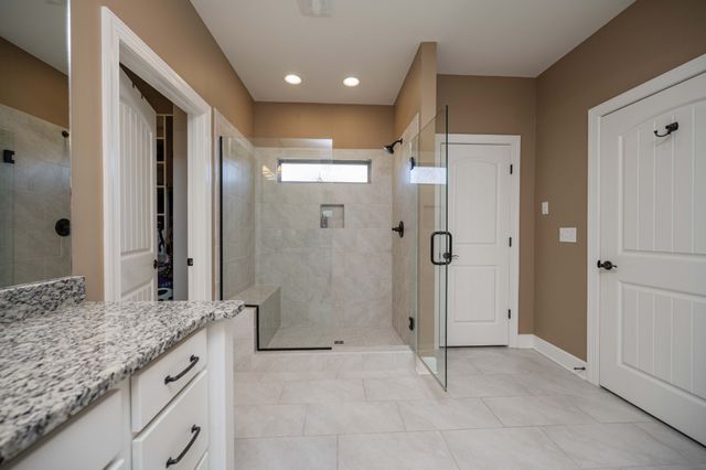 186 Village Cir, Lebanon, TN 37087