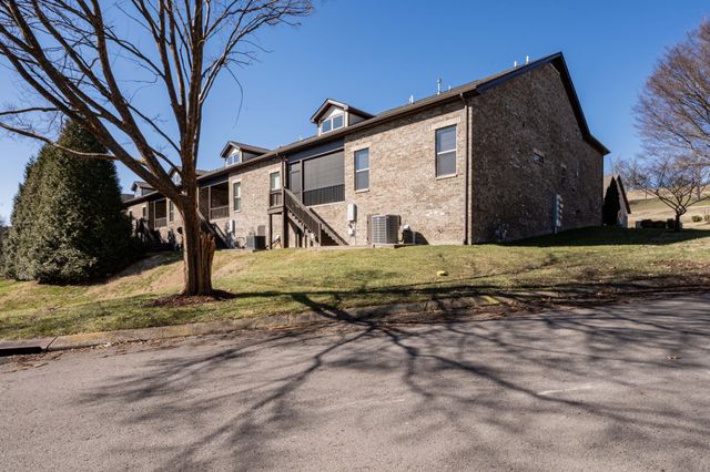 186 Village Cir, Lebanon, TN 37087