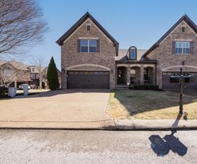 186 Village Cir, Lebanon, TN 37087