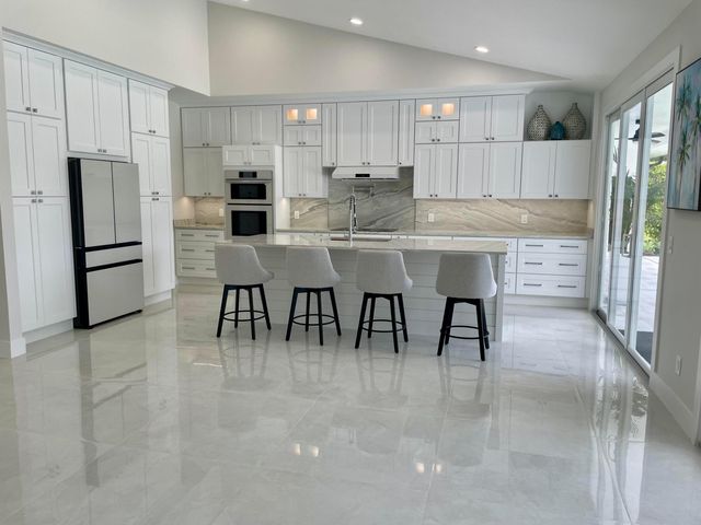 18457 SE Heritage Oaks Lane, Jupiter, FL 33469