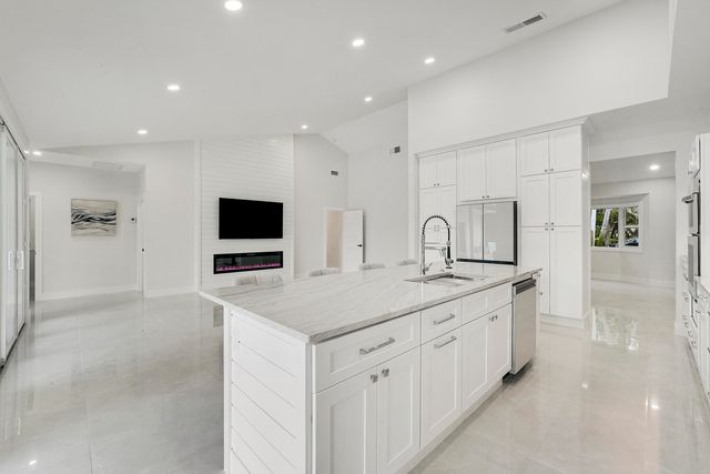18457 SE Heritage Oaks Lane, Jupiter, FL 33469