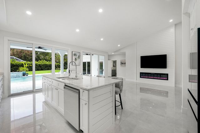 18457 SE Heritage Oaks Lane, Jupiter, FL 33469