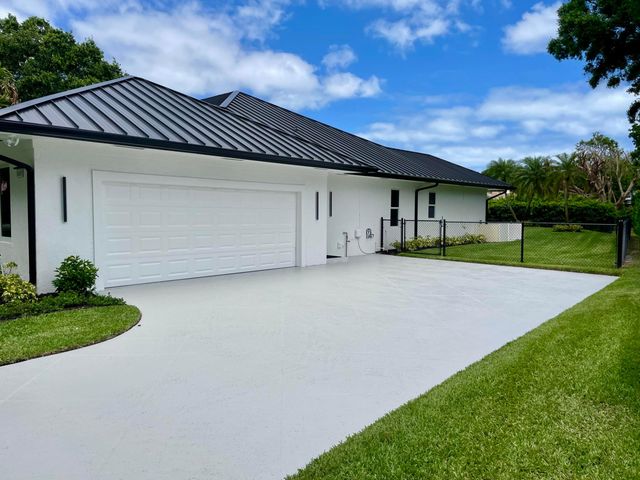 18457 SE Heritage Oaks Lane, Jupiter, FL 33469