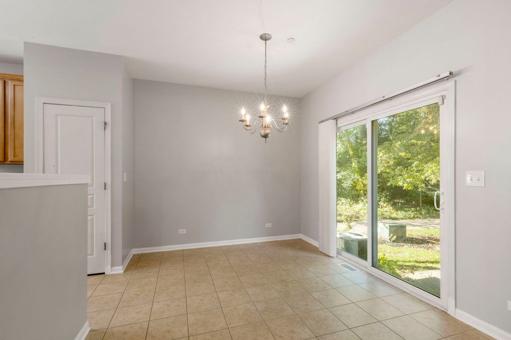 1420 Yellowstone Drive, Streamwood, IL 60107 — photo 3