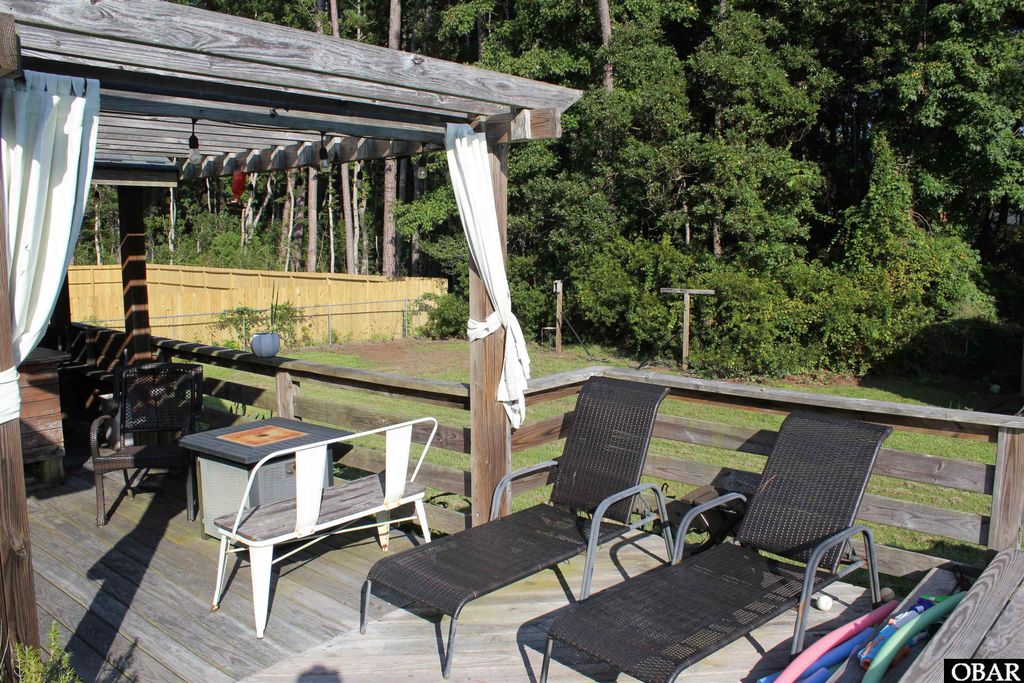 Image 11 of property listing at 276 Airport Road, Manteo, NC 27954